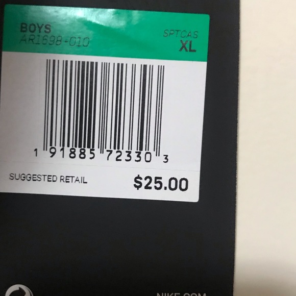 Boy youth XL NIKE T-Shirt - Picture 2 of 3